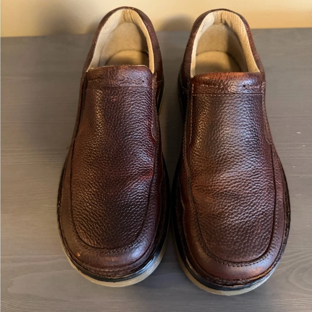 Dr. Martens sleek dark